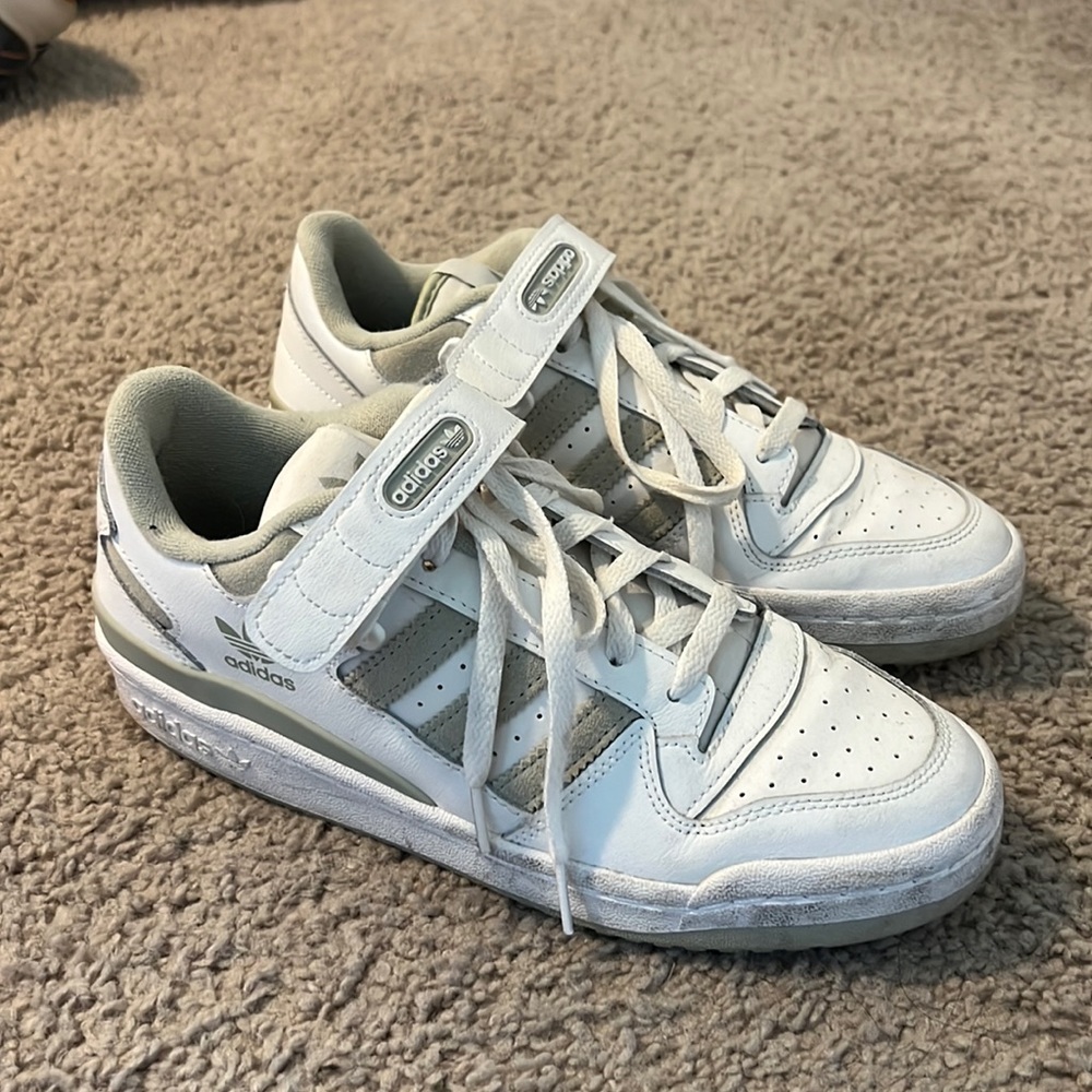 Adidas Sneakers